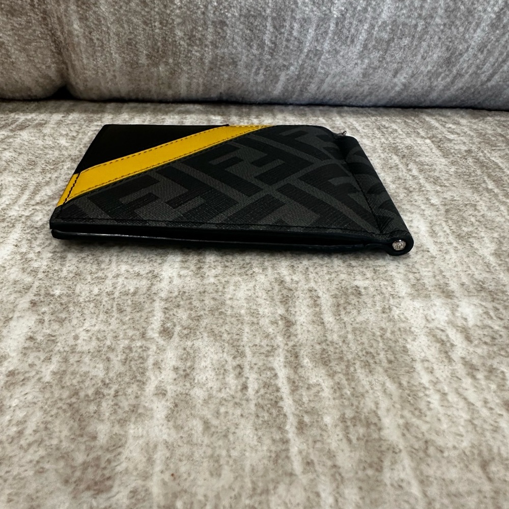 ✨💎NWOT💎✨ Men’s FENDI Bi-fold Wallet w/ Dustbag and gift. - Picture 7 of 7